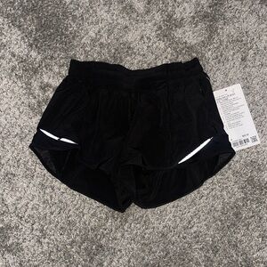 Lululemon Hotty Hot LR Short 2.5” *Lined